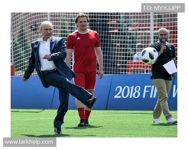 足球明星赛前握手瞬间展现的独特礼仪与竞技精神背后深意分析